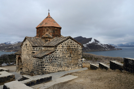 在 Sevanavank 东正教修道院，位于半岛西北岸的塞凡湖在亚美尼亚 Gegharkunik 省蕴涵 Astvatsatsi