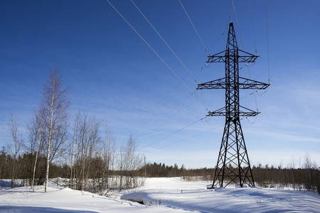 输电塔。冬季景观