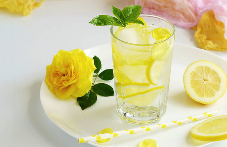自制玫瑰柠檬水