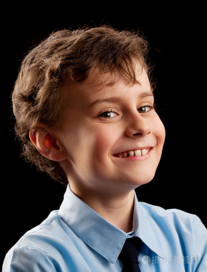 可爱的小孩在笑