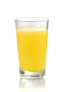 在白色的橙汁