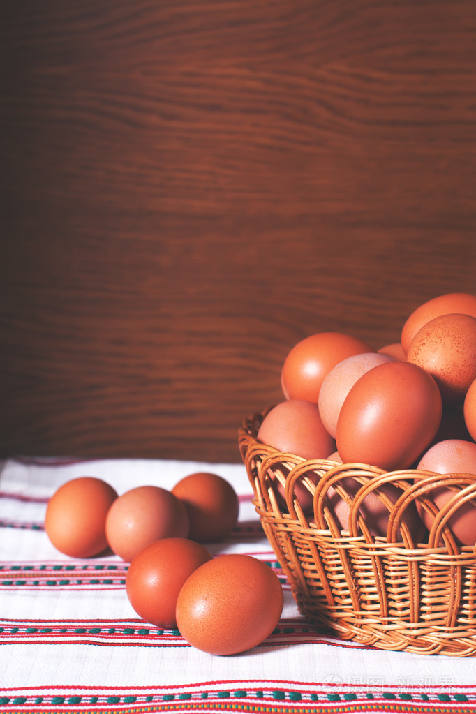 从一个农场在篮子里的鸡蛋