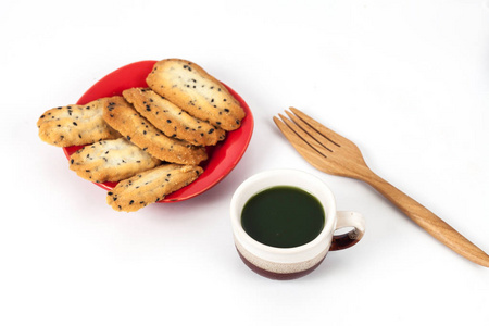 热的绿茶和家作一个小的甜饼干图片