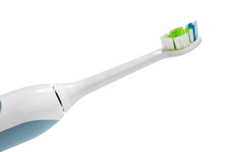 在白色背景上分离的现代电动牙刷