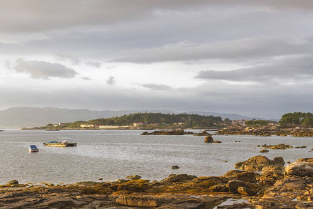 Arousa 岛的海岸线