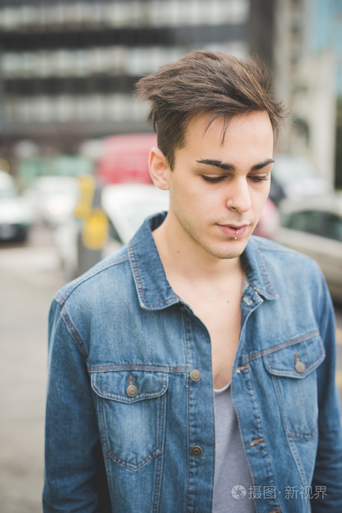 在城市的另类帅哥