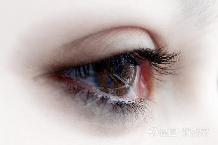 满含泪水的眼睛