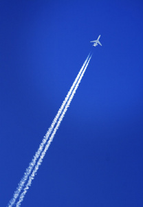 飞机在天空中