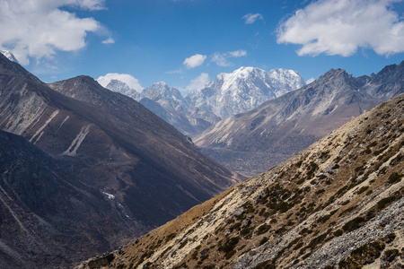 在 Lumde 村，珠穆朗玛峰地区，尼泊尔的喜马拉雅山范围景观