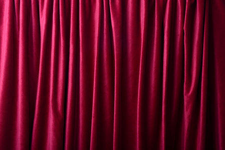 深红色的窗帘照片