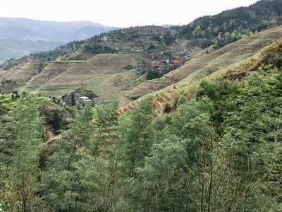 杂草丛生的大寨国家山区的视图图片