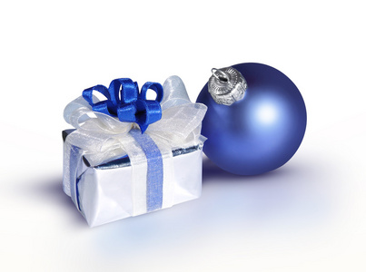 礼物和蓝球