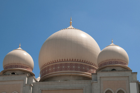 圆屋顶( dome的名词复数 ) 像圆屋顶一样的东西 圆顶体育场照片