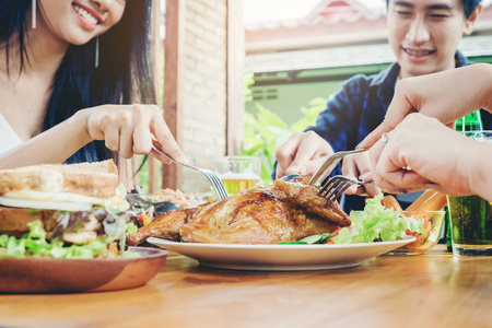 组的朋友亚洲青年党和饮食食品快乐试试