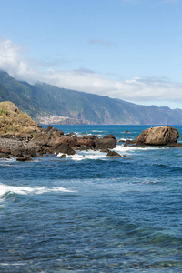 圣维森特地区在葡萄牙马德拉岛的北部海岸线的视图