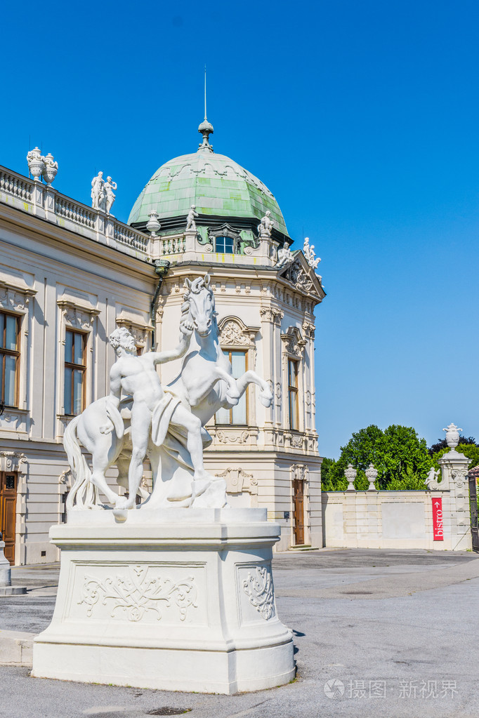 美丽的景色的著名城堡丽城与雕塑在维也纳奥地利