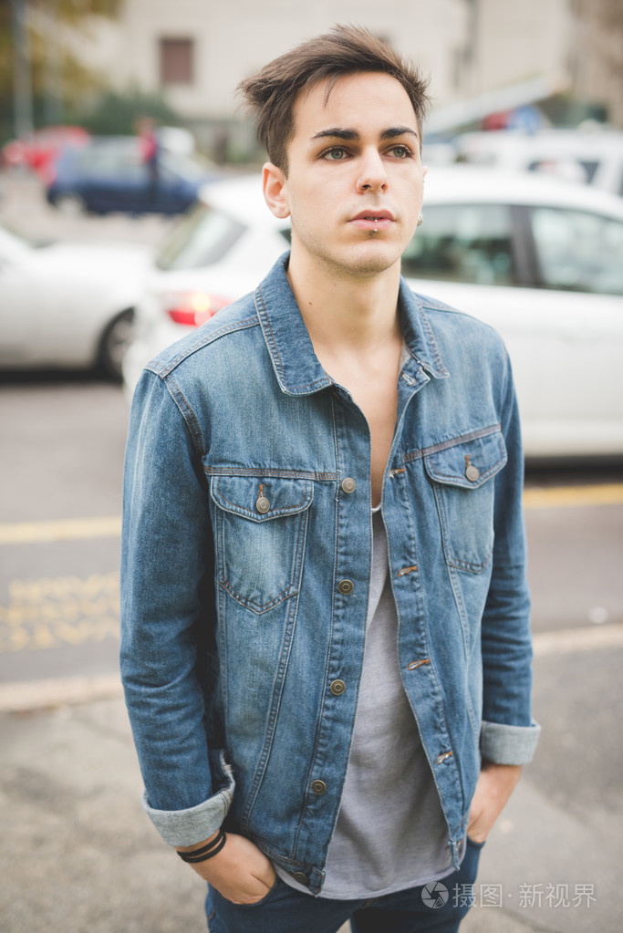 在城市的另类帅哥