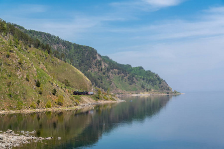 2017 年 5 月 25 日旅游蒸汽火车乘坐环贝加尔湖铁路 贝加尔湖 俄罗斯