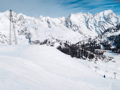 滑雪斜坡山区的夏蒙尼冬季度假胜地，法国阿尔卑斯山