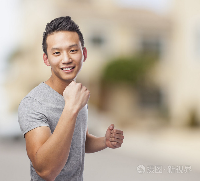 男人做胜利者的姿态