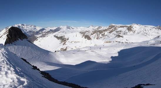 阿尔卑斯山冬山全景