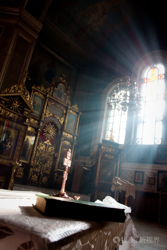 圣殿十字架和圣经