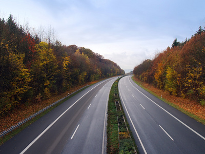 秋天的德国高速公路