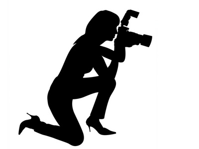 女子剪影与相机
