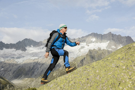 运动登山爬在瑞士阿尔卑斯山区问题首脑会议
