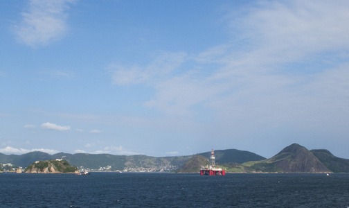 瓜纳巴拉湾石油钻井平台图片