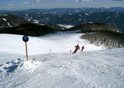 高山滑雪斜坡