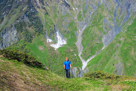 公驴提升边坡绿化，山峡谷