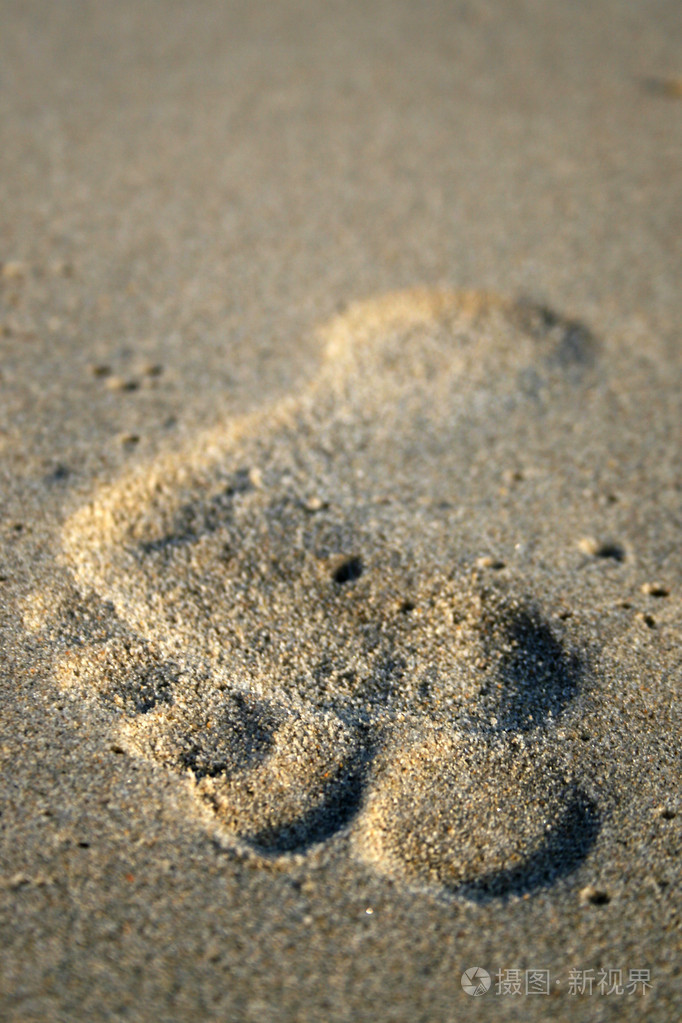 沙子上的脚印.