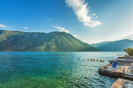 美丽的小山和海景