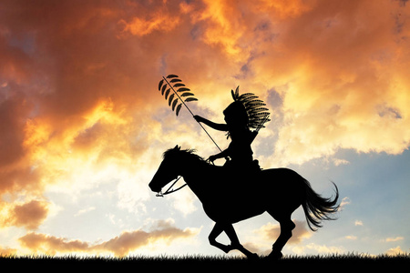 骑在马背上的人图片