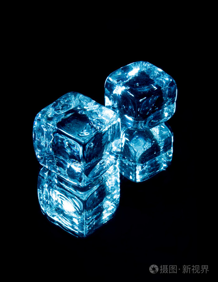 加入饮料用的小方冰块icecube的名词复数