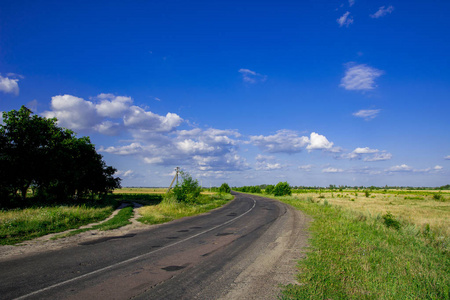 乡间小路在夏天场景观