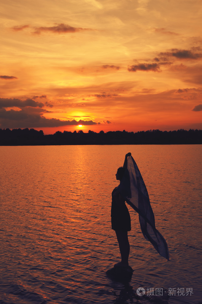 日落时的剪影照片-正版商用图片00o7pm-摄图新视界