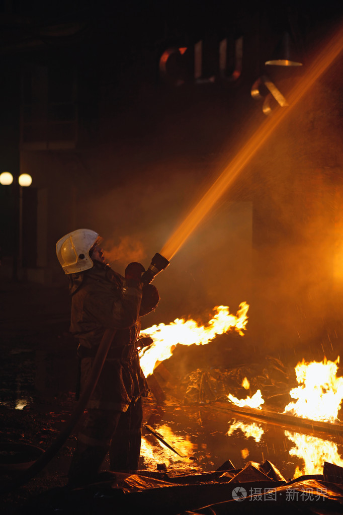 救火员救火