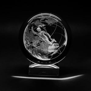 激光雕刻在玻璃的里面照片