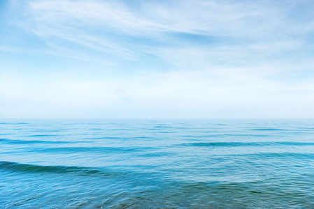 蓝色的海水，和着波浪