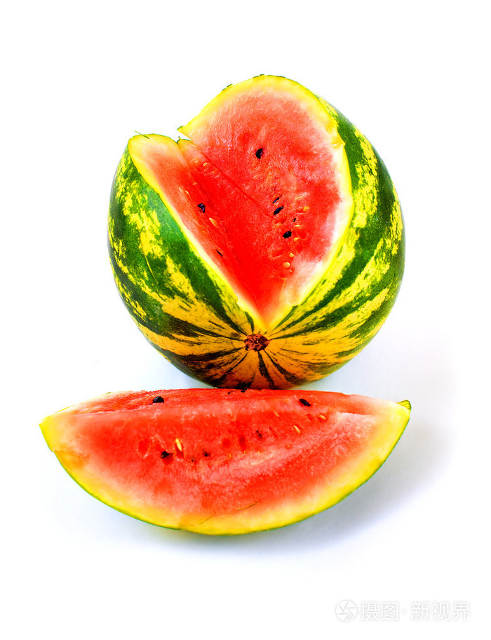 白色背景下五颜六色的成熟西瓜