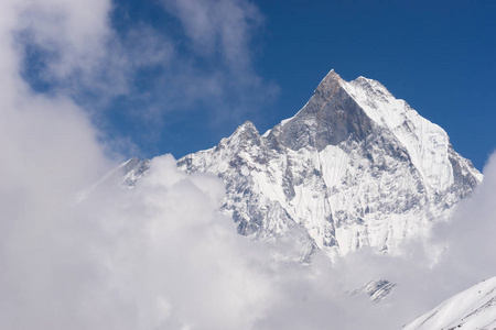 Machapuchre 山安纳普尔纳峰 圣洁和标志性峰值 bas