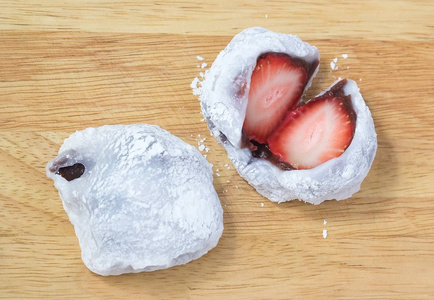 日式甜品草莓麻糬或草莓大福图片