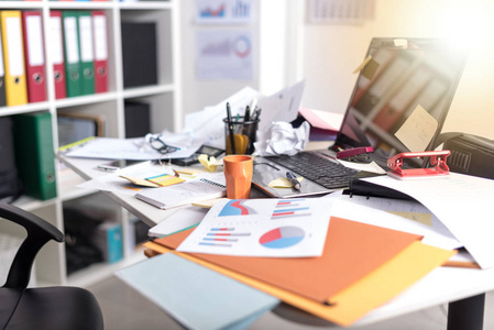 办公室杂乱图片