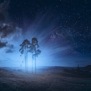 山谷夜景夜深了在山谷里照片