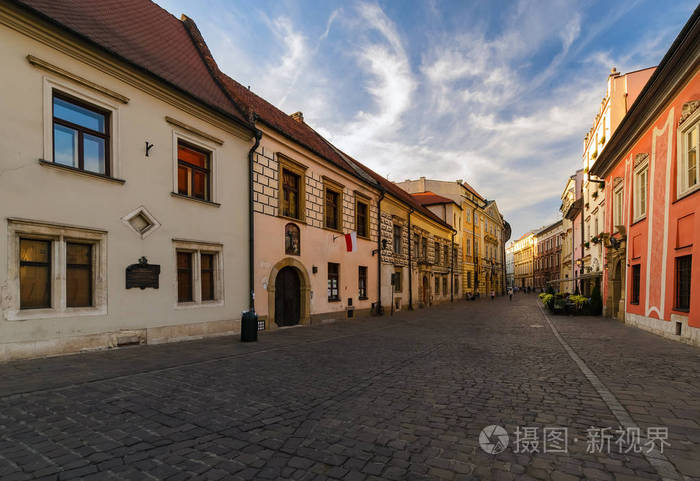 老式建筑在克拉科夫的街道上波兰在下午