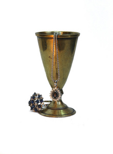 金杯和古董珠宝首饰图片