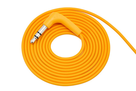 绕包橙色电缆