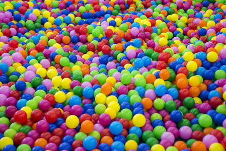 大量的彩球.背景球照片